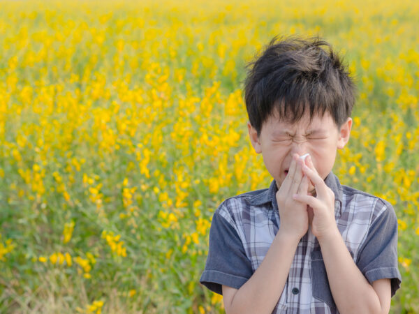 【医師が解説】子供の花粉症対策の方法は？ 食事やスキンケアで気をつけたいポイント