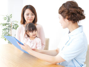 回答が採用された方には、雑誌をプレゼント! 親子の“面接あるある”大募集!