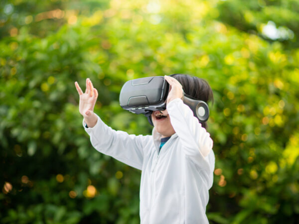 小学生の英語学習は「VR」がオススメ!? 効果を上げる3つの根拠が研究で明らかに