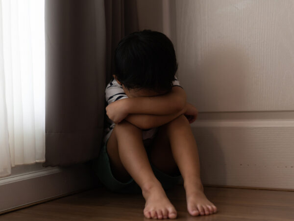 日本の子供は精神的幸福度が低すぎると問題に!? 解決のカギを握る3つの仕組みとは