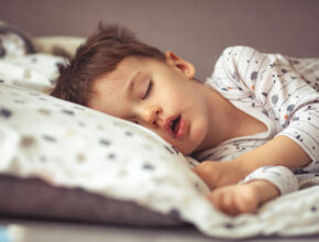 子どもに大切な「良い睡眠」って？ 免疫力を高めて成長ホルモンを増やし、学習にも影響