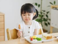 子どもの野菜嫌い＆気になる食事マナー「イライラせずに解決できる」親の対応方法