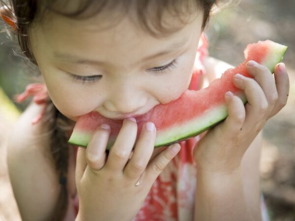 【医師が推奨】水分・塩分だけじゃない！ 熱中症予防のために摂るべき5つの栄養素