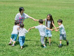 世界幸福度ランキングから考える、子どもが本当に「幸せ」であるために大切なこと