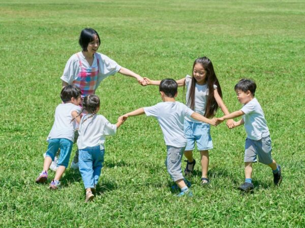 世界幸福度ランキングから考える、子どもが本当に「幸せ」であるために大切なこと