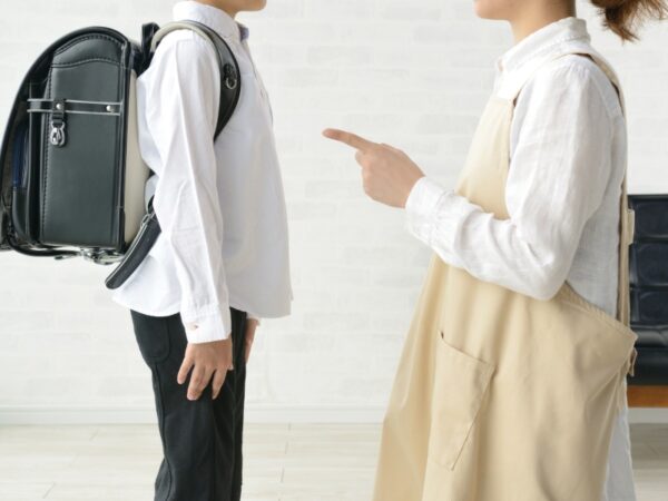子どもを叱る時に思い出したい「効果的な最初の一言」と「発達にリスクを与える叱り方」